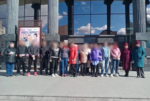 Визит пациентов отделения № 2 в театр